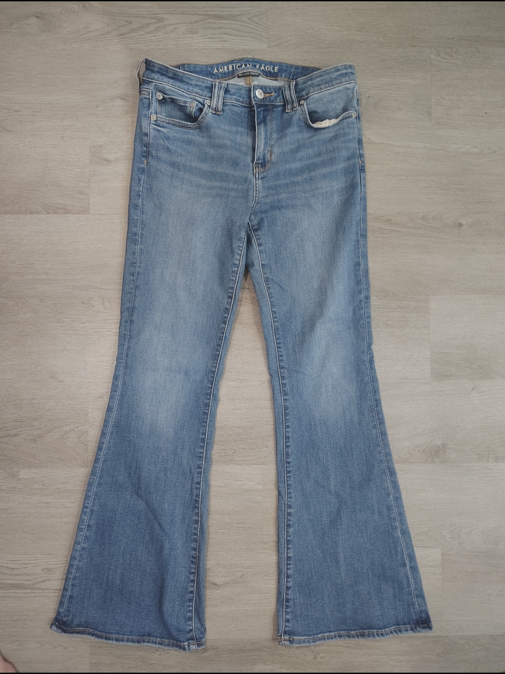 American Eagle Outfitters Flare Jeans. Size 8. Waist - 30 Inches